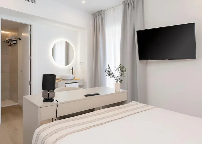 Hotel La Caleta Qe 3*