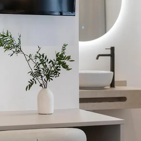 La Caleta Qe מלון