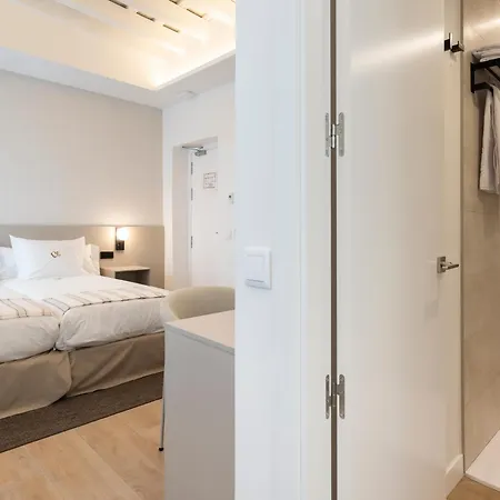 מלון La Caleta Qe 3*