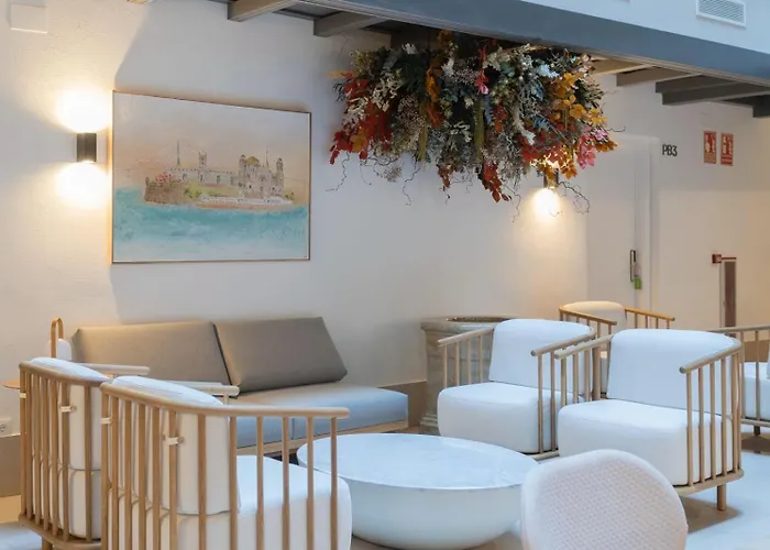 Hotell La Caleta Qe 3*