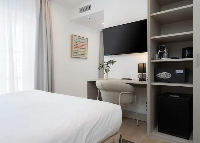 La Caleta Qe Hotel 3*