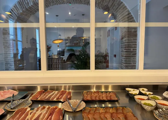 Hotell La Caleta Qe 3*